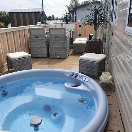 Relaxing Breaks With Hot Tub At Tattershal Lakes 3 Bedroom Tattershall Exterior foto