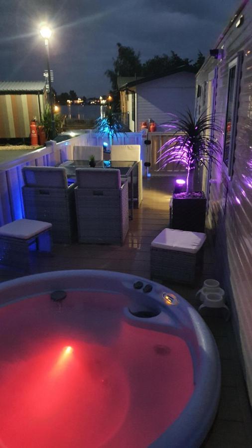 Relaxing Breaks With Hot Tub At Tattershal Lakes 3 Bedroom Tattershall Exterior foto